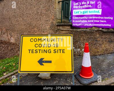 Sign outside Community Covid 19 Testing Site offering lateral flow Tests in Matlock Derbyshire UK during the third English Lockdown in March 2021. Stockfoto