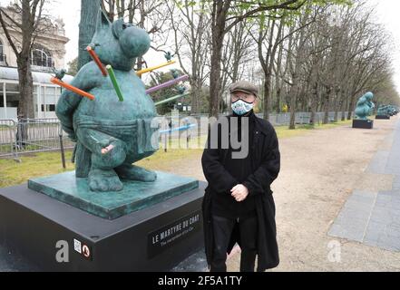 LE CHAT VON PHILIPPE GELUCK ZWANZIG SKULPTUREN AUF DEN CHAMPS ELYSEES, PARIS Stockfoto