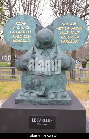 LE CHAT VON PHILIPPE GELUCK ZWANZIG SKULPTUREN AUF DEN CHAMPS ELYSEES, PARIS Stockfoto