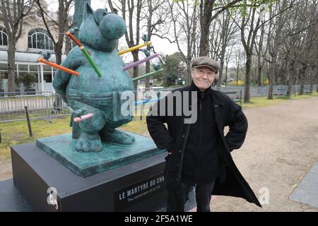 LE CHAT VON PHILIPPE GELUCK ZWANZIG SKULPTUREN AUF DEN CHAMPS ELYSEES, PARIS Stockfoto