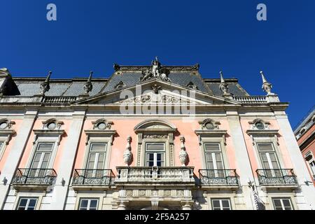 Palacio Foz ist ein prächtiger Palast aus dem 18th. Jahrhundert, der von italienischer Architektur am Restauradores-Platz (Portugiesisch: Praca dos Restauradores), Lissabon, Stockfoto