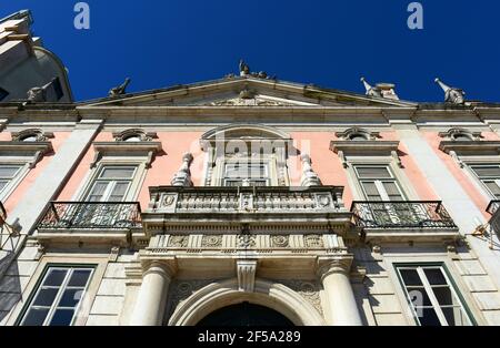 Palacio Foz ist ein prächtiger Palast aus dem 18th. Jahrhundert, der von italienischer Architektur am Restauradores-Platz (Portugiesisch: Praca dos Restauradores), Lissabon, Stockfoto