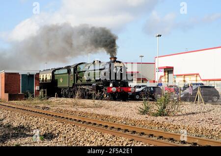 GWR No 6024 King Edward I fährt durch den Bahnhof Chippenham mit der nach außen gerichteten Etappe der Bristolian Railtour nach London Paddington. 3rd. März 2012. Stockfoto