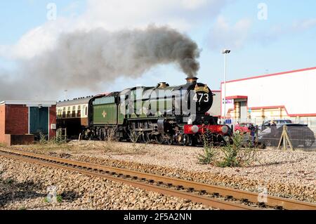 GWR No 6024 King Edward I fährt durch den Bahnhof Chippenham mit der nach außen gerichteten Etappe der Bristolian Railtour nach London Paddington. 3rd. März 2012. Stockfoto