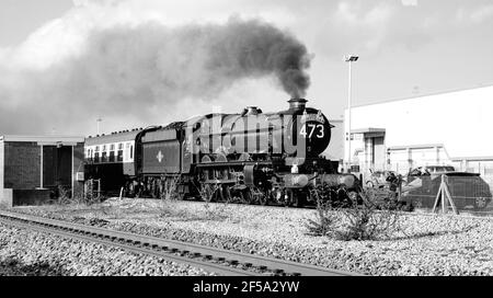 GWR No 6024 King Edward I fährt durch den Bahnhof Chippenham mit der nach außen gerichteten Etappe der Bristolian Railtour nach London Paddington. 3rd. März 2012. Stockfoto