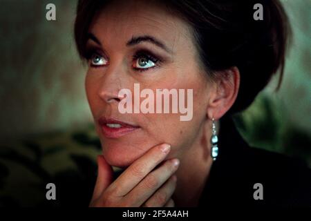 Leslie Ann Down November 1998 Stockfoto