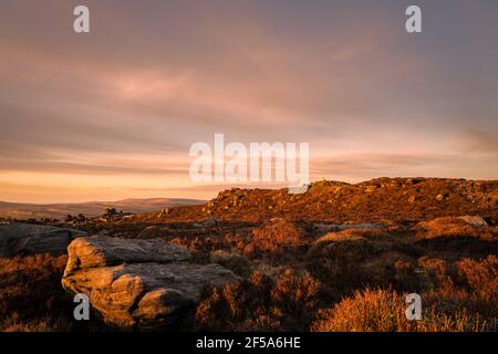 Trigonometrie Punkt auf den Kakerlaken bei Sonnenuntergang im Staffordshire, Peak District National Park, Großbritannien. Stockfoto