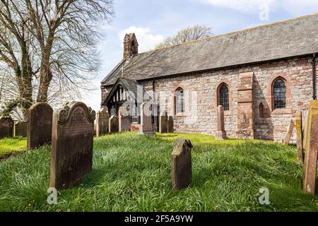 Str. Marys Kirche in der Ortschaft von Beaumont, Cumbria UK - wurde es von Steinen von Hadrian Wand gebaut, am Platz vorbei lief. Stockfoto