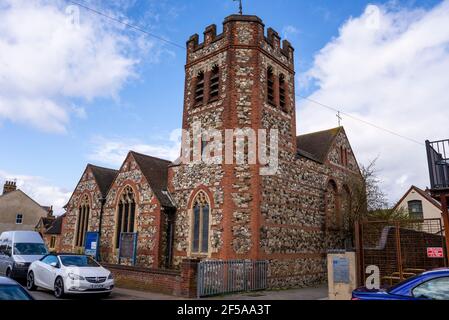 St Alban The Martyr Church, St Albans Church, in St. John's Road, Westcliff on Sea, Southend, Essex, Großbritannien. Anglikanische Kirche. Flint und Ziegelturm Stockfoto