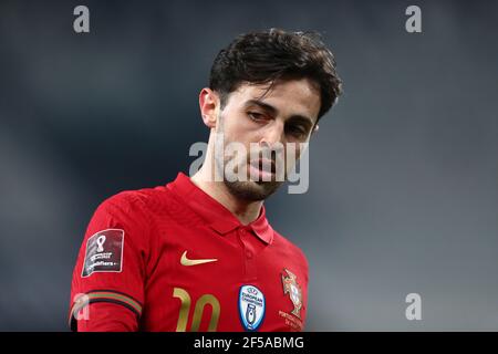 Bernardo Silva aus Portugal schaut während des FIFA WM 2022 Qualifikationsspiels zwischen Portugal und Aserbaidschan auf. Portugal gewinnt 1-0 gegen Aserbaidschan. Stockfoto