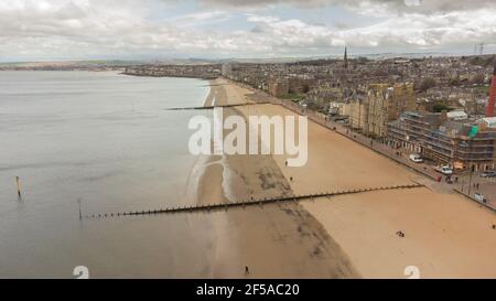 Luftaufnahme des Strandes von Portobello in Edinburgh. Kredit: Euan Cherry Stockfoto