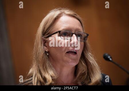 Washington, DC, USA. März 2021, 25th. DeAnne Criswell, nominierte Verwaltungsrätin der Federal Emergency Management Agency (FEMA), bezeugt während ihrer Bestätigungsverhandlung vor dem Senatsausschuss für innere Sicherheit und Regierungsangelegenheiten auf dem Capitol Hill am 25. März 2021 in Washington, DC. Falls bestätigt, wird Criswell die erste Frau sein, die die FEMA leitet. Kredit: Drew Angerer/Pool Über Cnp/Media Punch/Alamy Live Nachrichten Stockfoto