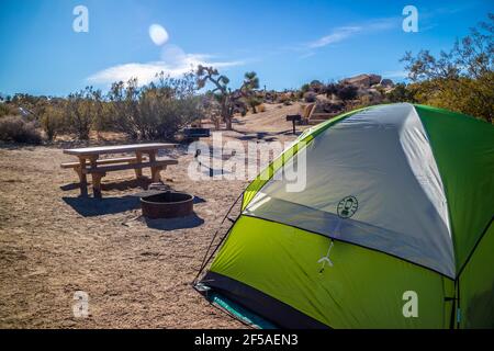 Joshua Tree National Park, CA, USA - 15. Dezember 2017: Camping in der Nähe Stockfoto