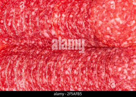 Draufsicht auf Salami Würste Reihe von Scheiben Hintergrund. Hintergrund für das Essen Stockfoto