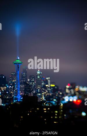 Blick auf Space Needle und Seattle Skyline vom Kerry Park Nachts Stockfoto
