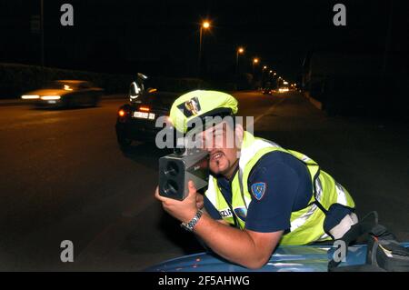 Italien, Autobahnpatrouille, Telelaser-Gerät für Geschwindigkeitsregelung Stockfoto