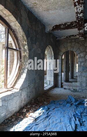 Die Ruinen der Burg von Herzog Alexander von Oldenburg, Juli 2018 Jahr, Abchasien, Gagra. Stockfoto