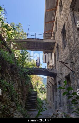 Die Ruinen der Burg von Herzog Alexander von Oldenburg, Juli 2018 Jahr, Abchasien, Gagra. Stockfoto