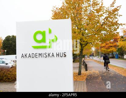 Akademiska Hus Aktiebolag ist ein schwedisches Staatsunternehmen mit der Aufgabe, Immobilien an Universitäten und Hochschulen des Landes zu besitzen, zu entwickeln und zu verwalten. Stockfoto