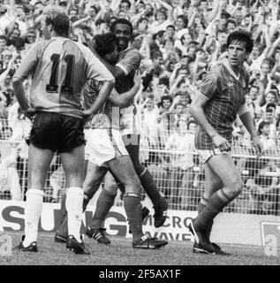 PORTSMOUTH FC, POMPEY, VINCE HILAIRE UND PAUL MARINER PIC MIKE WALKER Stockfoto