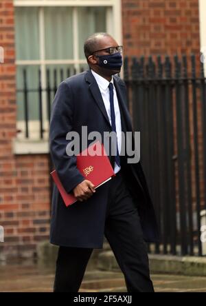 London, England, Großbritannien. März 2021, 25th. Der britische Minister für Wirtschaft, Energie und Industriestrategie KWASI KWARTENG ist in Downing Street zu sehen. Kredit: Tayfun Salci/ZUMA Wire/Alamy Live Nachrichten Stockfoto