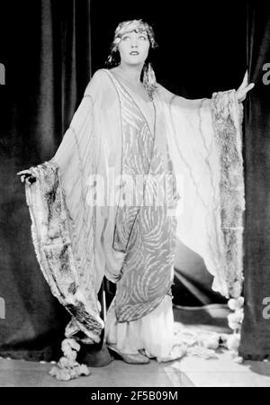 Gloria Swanson. Porträt der amerikanischen Schauspielerin Gloria Josephine May Swanson (1899-1983), Bain News Service, c. 1921 Stockfoto