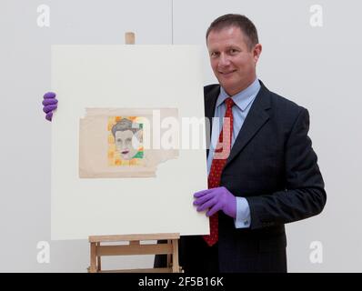 Andy Fields mit dem Andy Warhol Porträt von Rudy Vallee kaufte er für nur $5 in einem Garagenverkauf in Las Vegas. Das seltene Stück, das der 11-jährige Künstler im Wert von $2million Jahren gemalt hat, soll im Juli erstmals in der Royal West of England Academy (RWA) in Bristol im Rahmen des Clean Slate-Wettbewerbs der Avon & Somerset Police ausgestellt werden. 10 Mai 2012 Stockfoto