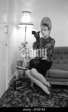 Mari Wilson.“ The Neasden Soul Queen' zu Hause in London 10/1982 Stockfoto