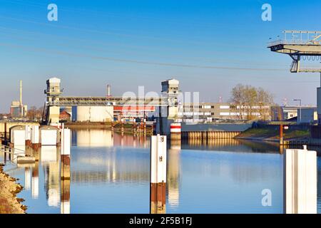 Karlsruhe, Deutschland - März 2020: Hafensperrtort am rheinhafen Stockfoto