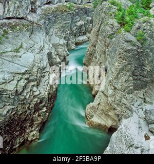 south Fork Flathead Fluss in einer engen Schlucht bei Meadow Creek über Hungry Horse Reservoir, montana Stockfoto