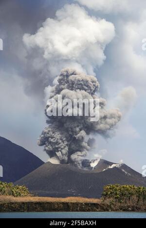 Mt Tavurvur aktiver Vulkan. Rabaul; Papua-Neuguinea; Stockfoto