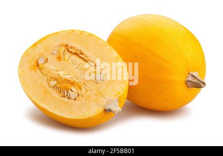 Sliced Spaghetti Squash Pfad isoliert auf weiß Stockfoto