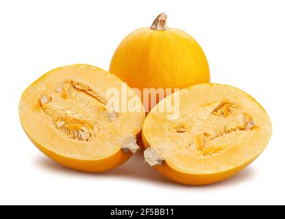 Sliced Spaghetti Squash Pfad isoliert auf weiß Stockfoto