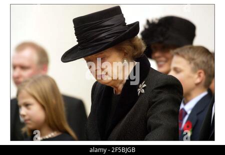 Margaret Thatcher verlässt heute das Denkmal für Dennis Thatcher in London...... PIC David Sandison 31/10/2003 Stockfoto