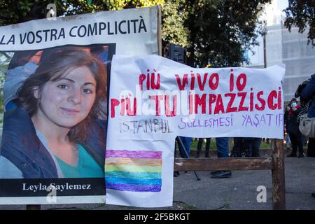 Rom, Italien. März 2021, 25th. Sit-in auf der Piazza Indipendenza in Rom organisiert von Non Una Di Meno Bewegung in Solidarität mit allen Frauen in der Türkei (Foto: Matteo Nardone/Pacific Press/Sipa USA) Quelle: SIPA USA/Alamy Live News Stockfoto