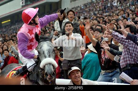 HONK KONG INTERNATIONALE RENNEN BEI SHA IN HONG KONG CUP MICHEAL KINANE AUF PRÄZISION NACH BILD DAVID ASHDOWNRACING GEWINNEN Stockfoto