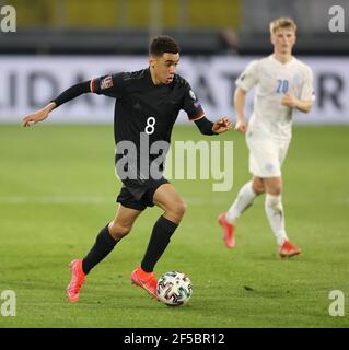 Duisburg, Deutschland. 25th Mär, 2021. firo: 25.03.2021 Fußball, Fußball: Landerspiel Nationalmannschaft WM Qualifikation 2021/2022, Gruppe J, Deutschland, GER - Island Jamal Musiala, GER, Einzelaktion Quelle: dpa/Alamy Live News Stockfoto