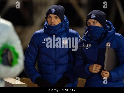 Chelsea-Manager Thomas Tuchel & Analyst Benjamin Weber während der FA Cup 5th Runde Spiel hinter verschlossenen Türen zwischen gespielt Barnsley und Chelsea bei OA Stockfoto