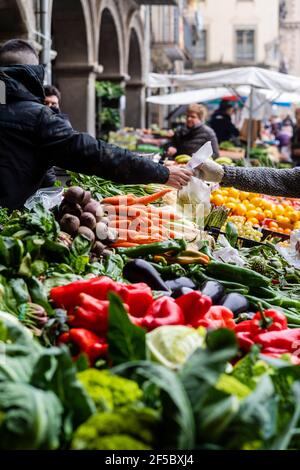 VIC Wochenmarkt, frische und biologische Produkte, Barcelona, Katalonien, Spanien. Stockfoto