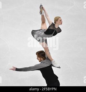 STOCKHOLM 20210325 Evgenia Tarasova und Vladimir Morozov, die am Donnerstag, den 25. März 2021, im Freilauf-Finale der ISU-Eiskunstlauf-Weltmeisterschaften in Schweden um die FSR kämpfen. Photo anders Wiklund / TT kod 10040 ***SWEDEN OUT*** Stockfoto