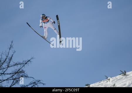 Planica, Slowenien. März 2021, 25th. Bor Pavlovcic aus Slowenien tritt beim FIS Skisprung-Weltcup Flying Hill Einzelwettbewerb in Planica an. (Foto von Milos Vujinovic/SOPA/Sipa USA) Quelle: SIPA USA/Alamy Live News Stockfoto