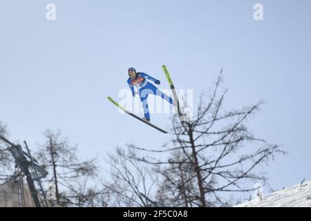 Planica, Slowenien. März 2021, 25th. Der Norweger Robert Johansson tritt beim FIS Skisprung-Weltcup Flying Hill Einzelwettbewerb in Planica an. (Foto von Milos Vujinovic/SOPA/Sipa USA) Quelle: SIPA USA/Alamy Live News Stockfoto