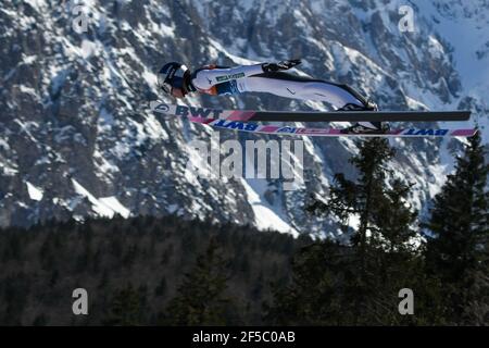 Planica, Slowenien. März 2021, 25th. Der Japaner Ryoyu Kobayashi tritt beim FIS Skisprung-Weltcup Flying Hill Einzelwettbewerb in Planica an. (Foto von Milos Vujinovic/SOPA/Sipa USA) Quelle: SIPA USA/Alamy Live News Stockfoto