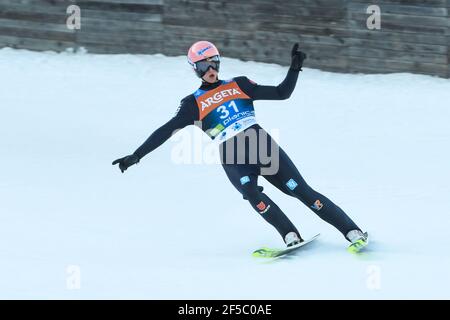 Planica, Slowenien. März 2021, 25th. Karl Geiger aus Deutschland reagiert beim FIS Skisprung-Weltcup Flying Hill Individual in Planica. (Foto von Milos Vujinovic/SOPA/Sipa USA) Quelle: SIPA USA/Alamy Live News Stockfoto