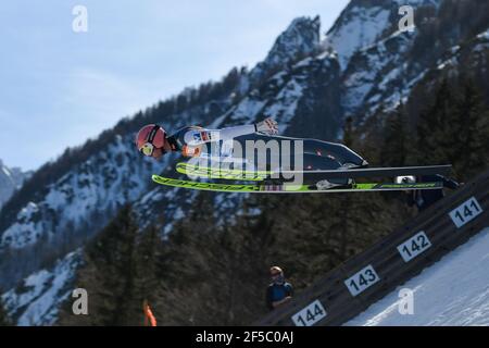 Planica, Slowenien. März 2021, 25th. Daniel Huber aus Österreich tritt beim FIS Skisprung Weltcup Flying Hill Individual in Planica an. (Foto von Milos Vujinovic/SOPA/Sipa USA) Quelle: SIPA USA/Alamy Live News Stockfoto