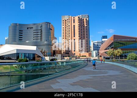 Rivers Torrens Fußgängerbrücke in Adelaide Stockfoto