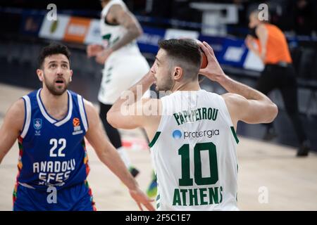 Istanbul, Türkei. März 2021, 25th. #10 Ioannis Papapetrou von Panathinaikos OPAP Athens spielt in der Sinan Erdem Sports Arena in Runde 31 der 2020/2021 Turkish Airlines Euroleague gegen Anadolu Efes Istanbul. (Endnote; Anadolu Efes Istanbul 85:65 Panathinaikos OPAP Athens) (Foto: Nicholas Muller/SOPA Images/Sipa USA) Quelle: SIPA USA/Alamy Live News Stockfoto