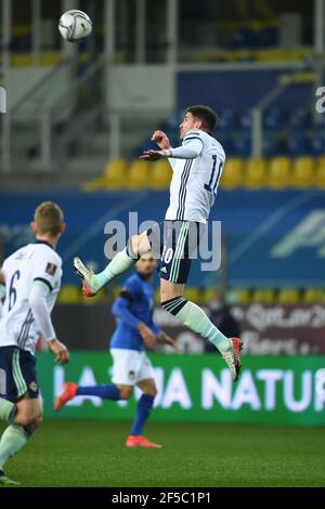 Parma, Italien. 25 2021. März: Kyle Lafferty (Nordirland) beim FIFA-Qualifikationsspiel "World Cup Qatar 2022" zwischen Italien 2-0 Nordirland im Ennio Tardini Stadium am 25. März 2021 in Parma, Italien. Quelle: Maurizio Borsari/AFLO/Alamy Live News Stockfoto