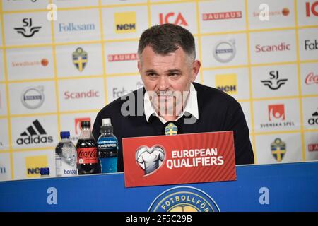 STOCKHOLM 20210325 Georgiens Cheftrainer Vladimír Weiss bei einer Pressekonferenz nach WM-Qualifikationsgruppe Ein Fußballspiel zwischen Schweden und Georgien in der Friends Arena Donnerstag, 25. März 2021.Foto: Pontus Lundahl/TT kod 10050 Stockfoto