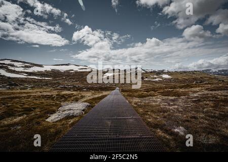 Panoramische alpine Landschaft auf dem Kosciuszko Wanderweg im Kosciuszko Nationalpark. Stockfoto